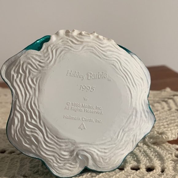 Vintage 1995 3rd in Series Holiday Barbie Mattel Hallmark Keepsake Collectible - Picture 8 of 13